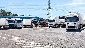 Diesel alle stelle, i camionisti minacciano lo stop ai servizi