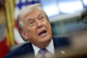 Iran, Trump minaccia l&rsquo;intervento militare se i dazi non bastano&laquo;Resistete, arriviamo&raquo;