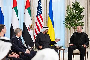 Zelensky, colloqui &laquo;costruttivi&raquo; ad Abu Dhabi. Ottimismo dagli Usa: &laquo;Non lontano l&rsquo;incontro con Putin&raquo;