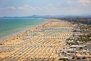 Part-time sulla carta e turni da 12 ore. E in riviera i controlli? &laquo;Mai visti&raquo;