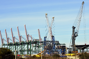 &laquo;Lo Stato &egrave; la soluzione ai problemi attuali dell'ex Ilva&raquo;. I sindacati minacciano di autoconvocarsi a Palazzo Chigi