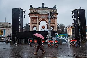 Lo sprint finale della Milano olimpica, tra case sfitte e biglietti rimasti invenduti