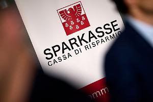 Sparkasse chiude il 2025 con utili stabili. Margini in calo, sale la cedola