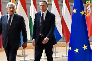 Il mondo fa i conti col caos dazi. L&rsquo;Ue rinvia la ratifica dell&rsquo;accordo. Tajani: &laquo;Serve chiarezza&raquo;
