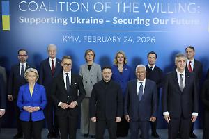 Starmer annuncia nuove sanzioni. Meloni ai Volenterosi: &laquo;Serve un inviato Ue per i negoziati&raquo;