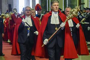 Dalla moda all&rsquo;acciaio. Quando la politica arretra, la magistratura avanza