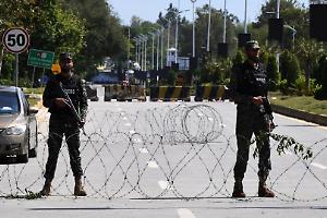 I preparativi per il tavolo negoziale. Teheran chiede lo stop ai raid su Beirut. Gli Usa: &laquo;Non prendeteci in giro&raquo;