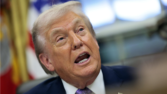 Iran, Trump minaccia l&rsquo;intervento militare se i dazi non bastano. &laquo;Resistete, arriviamo&raquo;