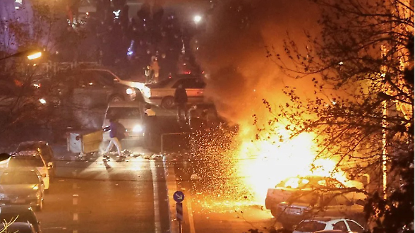 Teheran agli sgoccioli, tra proteste e un imminente attacco Usa. La tensione si allarga alla regione