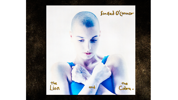 Da ascoltare e riscoprire, una voce spiazzante