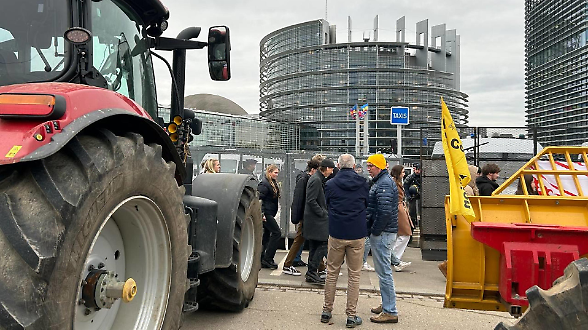 Trattori in marcia a Strasburgo contro il Mercosur