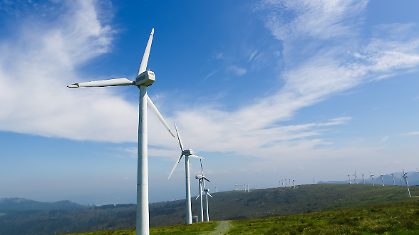 Eolico e solare, nuovo record in Europa. Superati i fossili