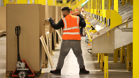 Amazon, il dominio resta oltre le multe. Per competere serve costruire alternative