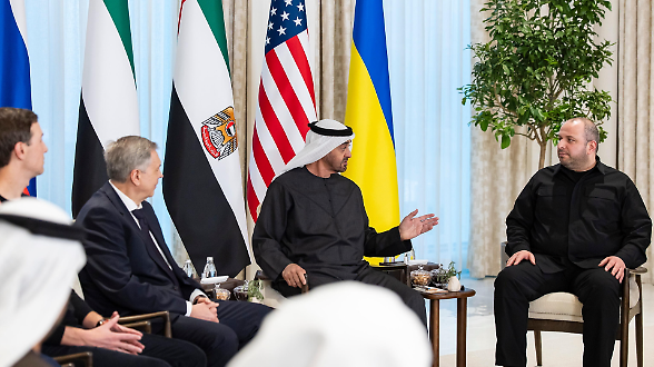 Zelensky, colloqui &laquo;costruttivi&raquo; ad Abu Dhabi. Ottimismo dagli Usa: &laquo;Non lontano l&rsquo;incontro con Putin&raquo;