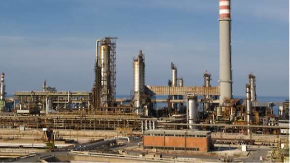 La raffineria di Priolo (Imagoeconomica)