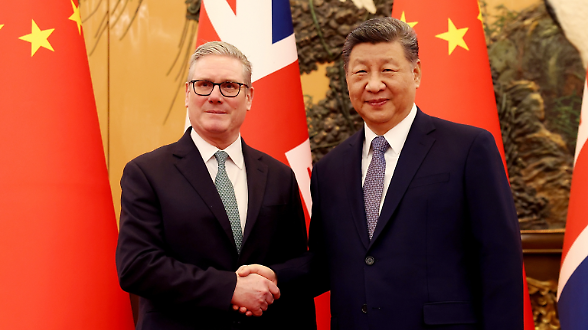 Starmer e Xi rilanciano i rapporti: &laquo;Imperativo rafforzare il dialogo&raquo;. AstraZeneca investir&agrave; 15 mld in Cina