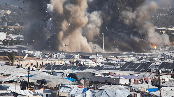 Gaza, raid alla vigilia della riapertura di Rafah. Tel Aviv: &laquo;Risposta alla violazione di Hamas&raquo;