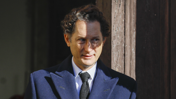 Exor premia gli Agnelli-Elkann ma finisce sotto pressione di Tether, media e sindacati