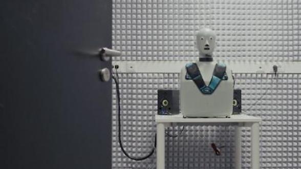 Lydia, la voce meccanica del supervisore tedesco