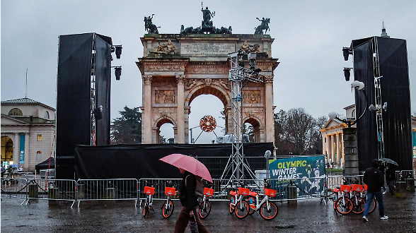 Lo sprint finale della Milano olimpica, tra case sfitte e biglietti rimasti invenduti