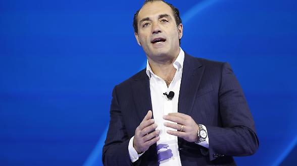 Filosa: &laquo;Il rilancio negli Usa&raquo;. Ma gli investitori temono il taglio di fabbriche e modelli