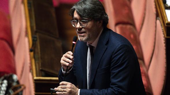 Le opposizioni sulle barricate. Il Pd: &laquo;Rischio inefficienze&raquo;. Avs: &laquo;Furbizie&raquo;