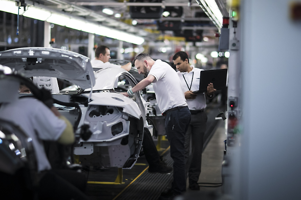 Eurostat, produzione industriale in lieve ripresa nel 2025