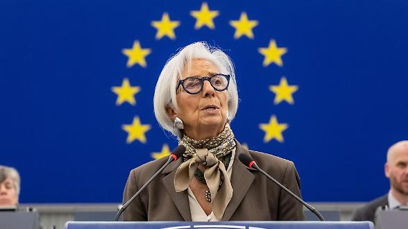 Lagarde: &laquo;Una moneta forte poggia su istituzioni forti&raquo;
