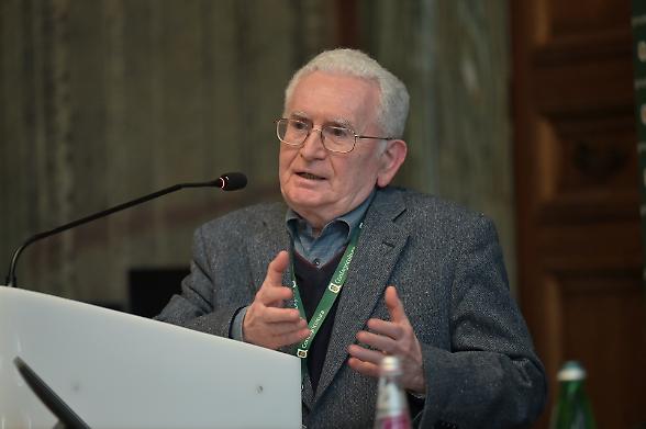 L&rsquo;identit&agrave; &egrave; una finzione che scarta e conserva, separa e purifica.