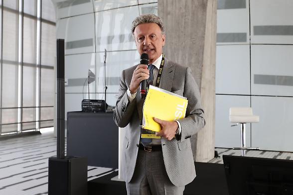 Oltre 1 miliardo l'anno per rendere efficienti le luci di strade e Pa