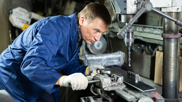 Per rafforzare l'industria Ue meno obblighi burocratici e favorire le concentrazioni