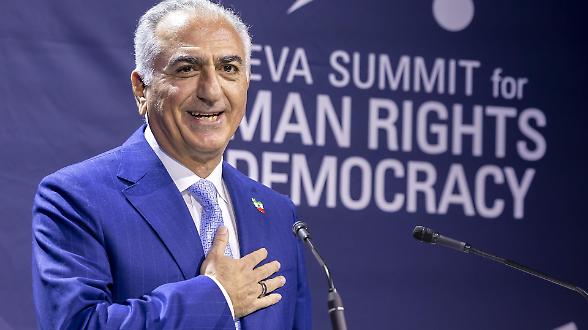 Reza Pahlavi, l&rsquo;erede dello sci&agrave; che vuole guidare il nuovo Iran