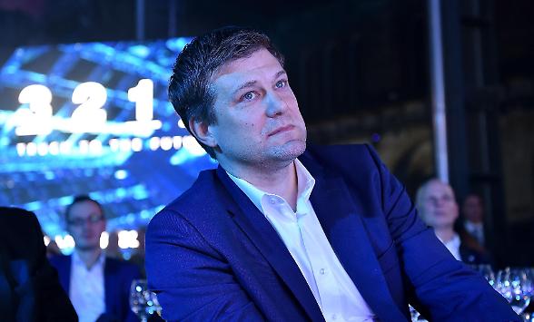 Cnh, a picco l'utile. Ma il titolo tiene