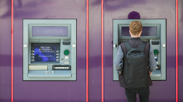 Londra studia come difendere la City e prepara un&rsquo;alternativa britannica a Visa e Mastercard