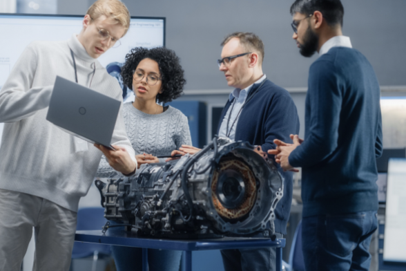 Le mani dietro le macchine: la flessibilit&agrave; passa anche per la gestione del personale