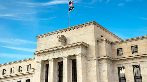 Economia, frena il Pil, inflazione sopra le attese. Il tycoon critica la Fed