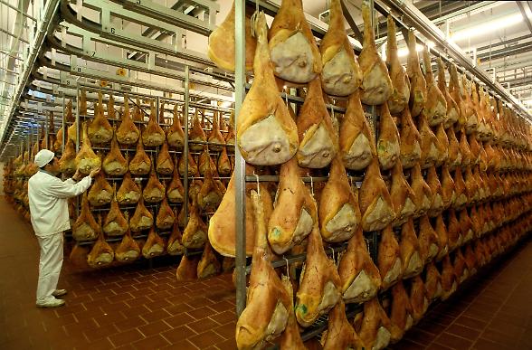 Prosciutto San Daniele punta su Horeca e lunghe stagionature