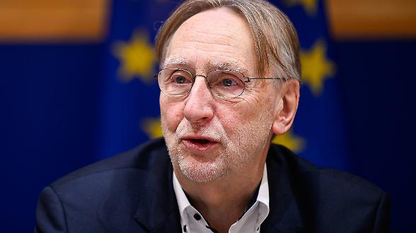 L&rsquo;Europa chiede &laquo;chiarezza&raquo; agli Usa dopo la sentenza della Corte Suprema. Lange: &laquo;Proporr&ograve; di sospendere l&rsquo;accordo&raquo;