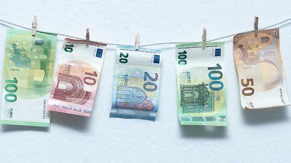 Riciclaggio in Italia. Vale almeno 40 miliardi e coinvolge oltre 100 mila aziende  