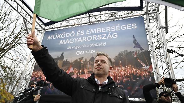 Orb&aacute;n perde consensi, avanza il rivale Magyar