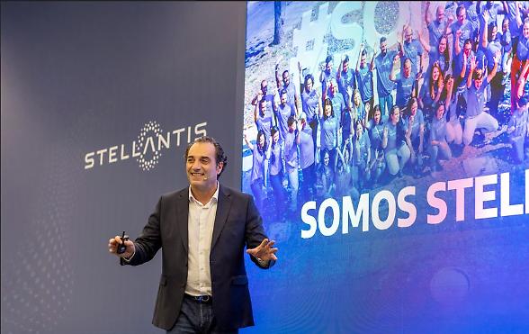 Stellantis, dal record al rosso: parabola di tre anni e tre capitani