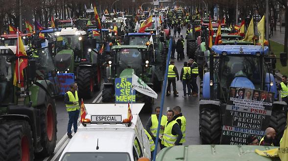 Dalle associazioni di categoria arrivano reazioni contrapposte tra industriali e agricoltori