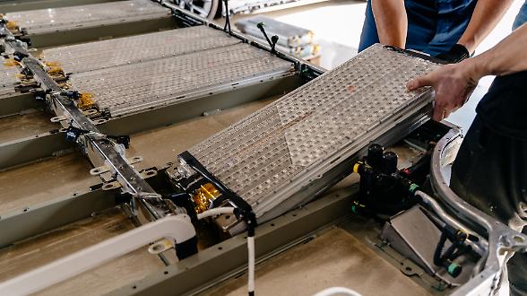 Stop alle esenzioni per chi produce impianti di accumulo. Pagheranno una quota per usufruire delle reti