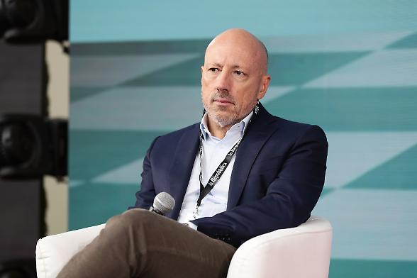 Amplifon dice addio al mercato britannico. Gi&ugrave; i profitti nel '25