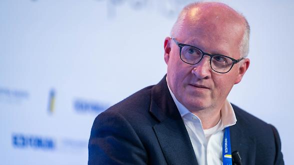 Inflazione, la crisi in Medio Oriente potrebbe causare un &laquo;picco sostanziale&raquo;. Ma la Bce non cambia rotta sui tassi 