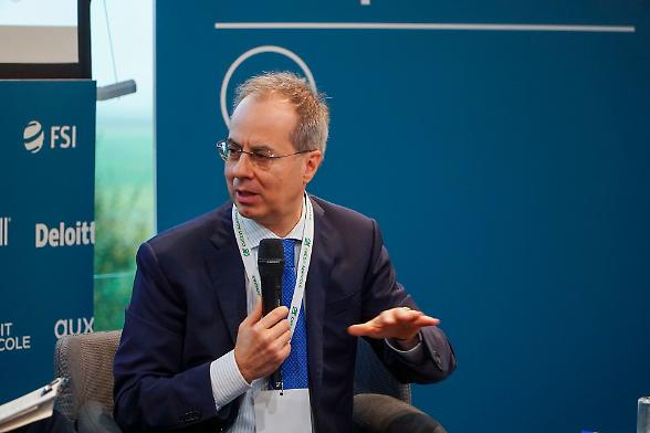 Piaggio, utile dimezzato e ricavi in calo. Pesano dazi e costi delle materie prime