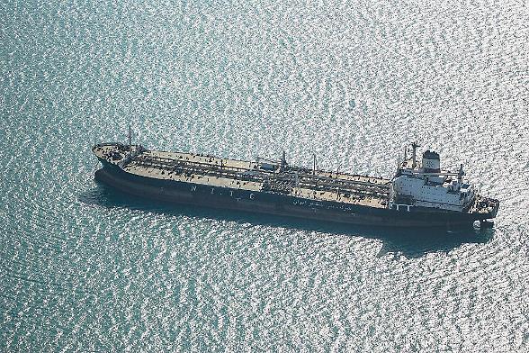 Mentre Il G7 valuta il rilascio delle riserve di greggio per calmare i mercati