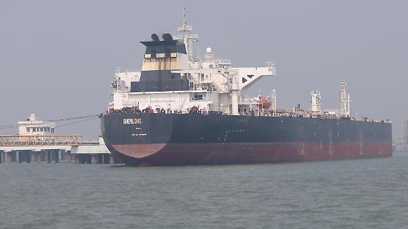 Ft: Roma e Parigi cercano l'intesa con Teheran per il transito a Hormuz. Ma Palazzo Chigi smentisce 