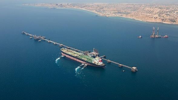 Iran, gli Usa attaccano l'isola di Kharg, hub del petrolio. Colpiti solo siti militari