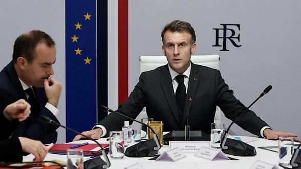 Missione a Hormuz, Macron gela Trump. Israele azzoppa  (ancora) il regime